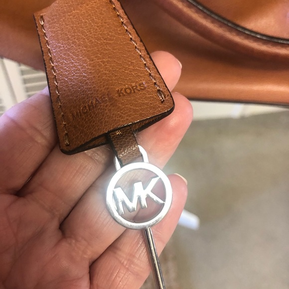 Michael Kors tan leather dual strap bag. - Picture 6 of 12